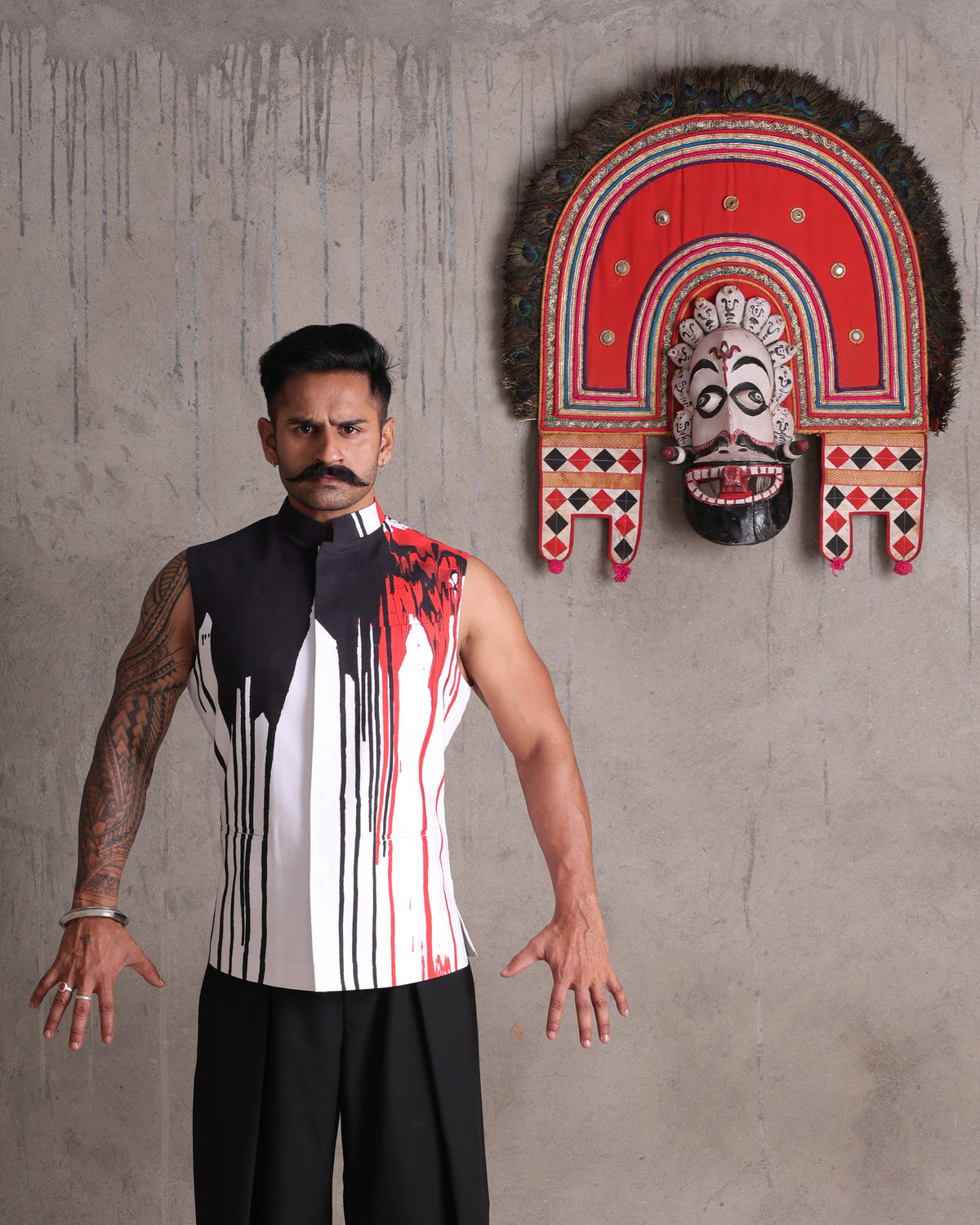 Traces Black White & Red Vest - view 8